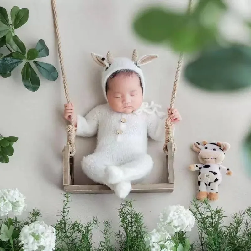 

Фотореквизит для детской фотосъемки с деревянной подвеской