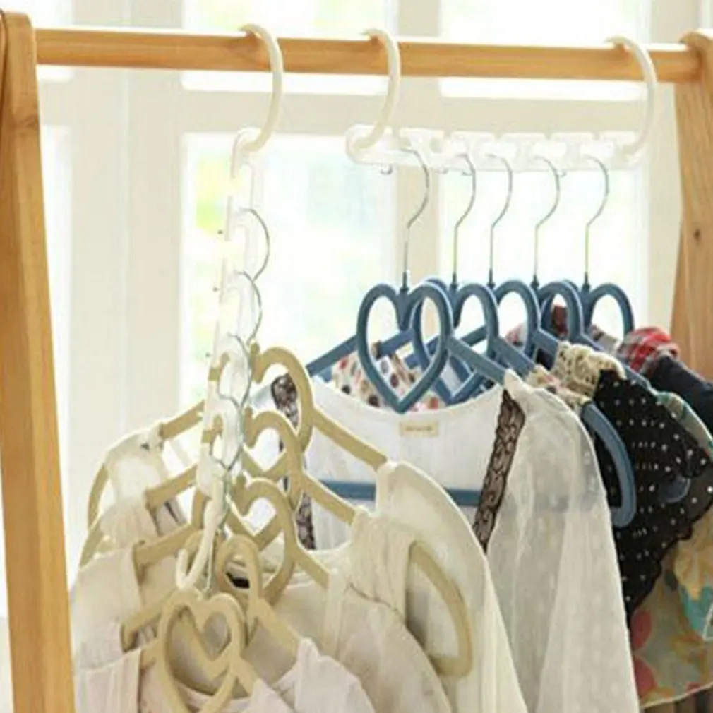 

Multi-function Five-hole Magic Magic Hanger