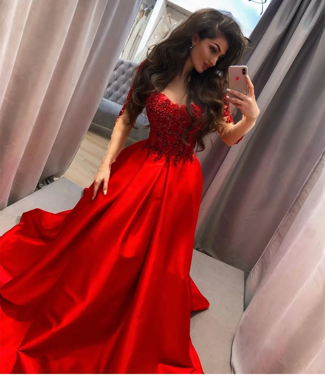 

Formal Evening Dress 2021 Luxury Long Sleeve Red Satin Lace Appliques Women Prom Party Gown Christmas Sweep Train Scoop
