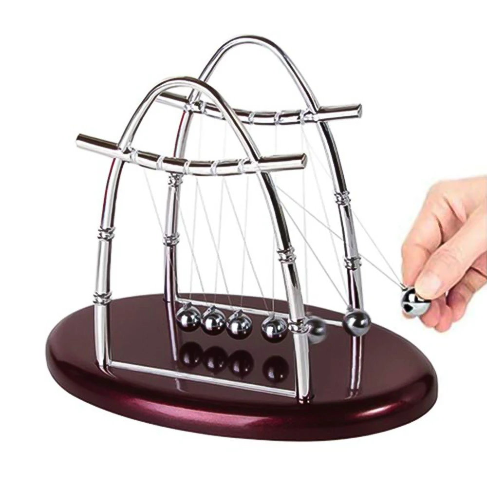 Очень большая Колыбель Ньютона продемонстрирует законы с балансирующими