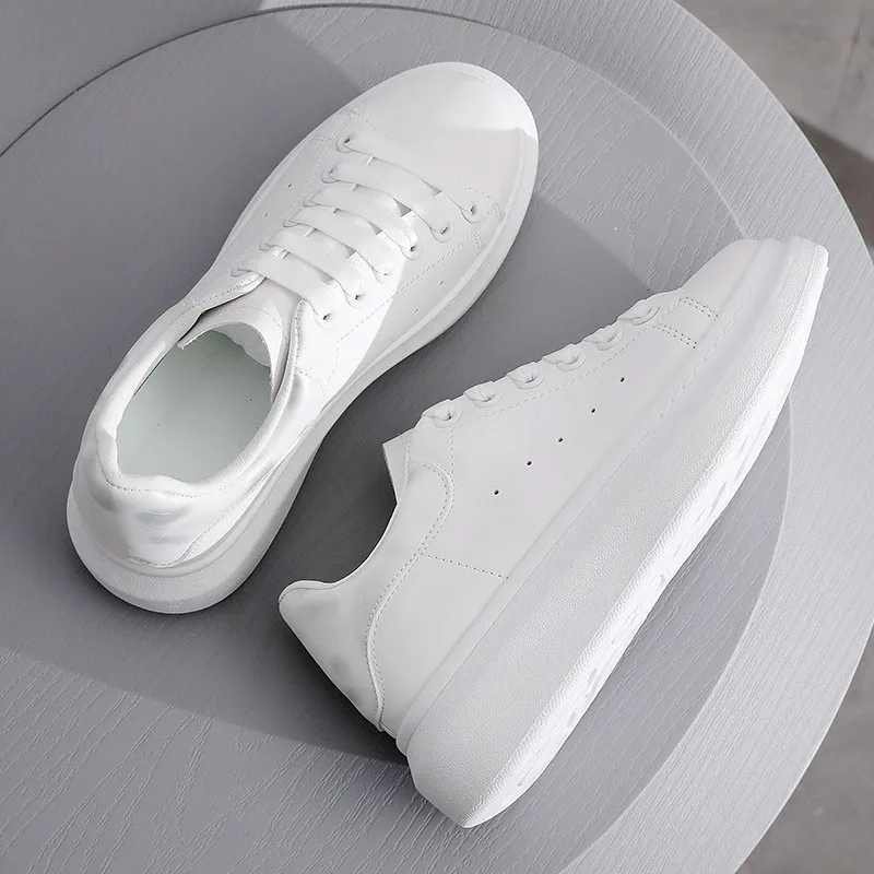 

2021 Autumn New White Shoes Female Luminous Wild Casual Platform Shoes PU Leather Designer Sneakers Fashion Lace-Up Women Shoes