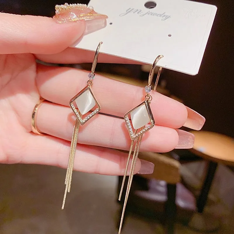 

2021 new ladies long crystal tassel gold pendant earrings wedding pendant earrings fashion jewelry gifts Geometric Earrings