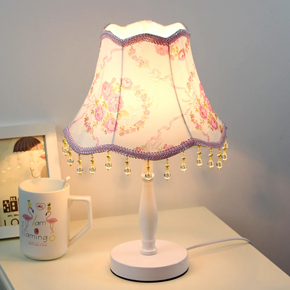 Маленькая настольная лампа современный милый прикроватный светильник для