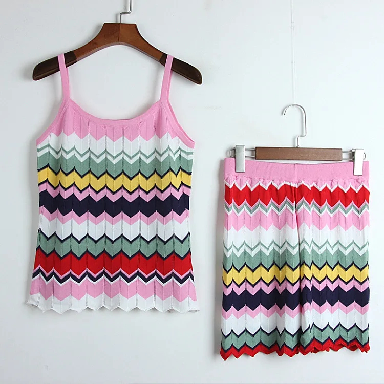 Трикотажный комплект из двух предметов топ с волнистыми полосками на тонких