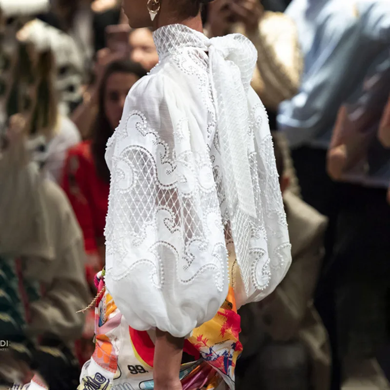 Блузка женская кружевная с вырезом воротником-стойкой и рукавами-фонариками |