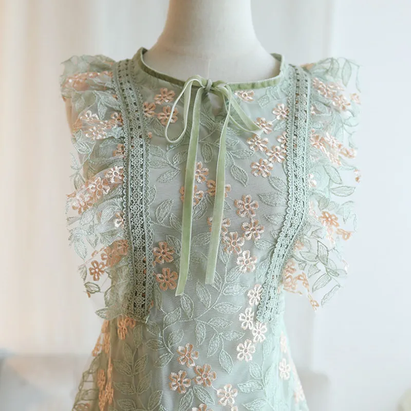 Женское Сетчатое платье без рукавов модельное мятно-зеленого цвета с цветочной