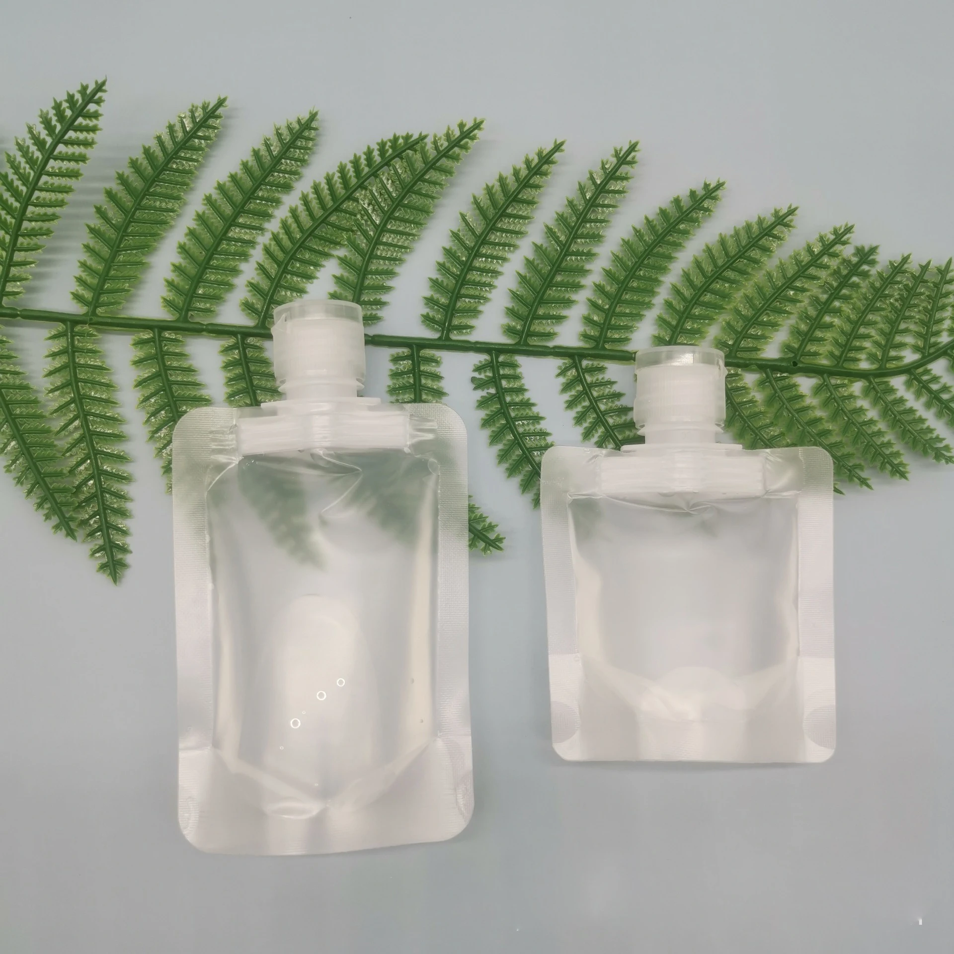 

2/4 Folding Lotion Separating Storage Bag Travel Business Emulsion Packing Bag Portable Shampoo Bottle Squeeze Makeup Container