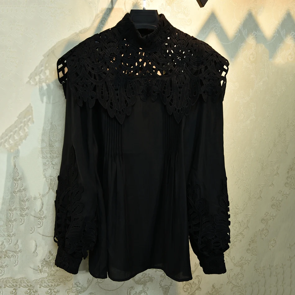 Модный топ с воротником-стойкой и длинными рукавами-фонариками в виде листьев