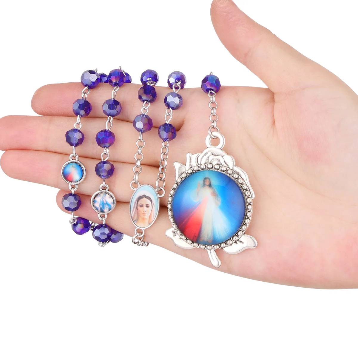 Ожерелье с кулоном из голубого хрустального стекла со священным Иисусом