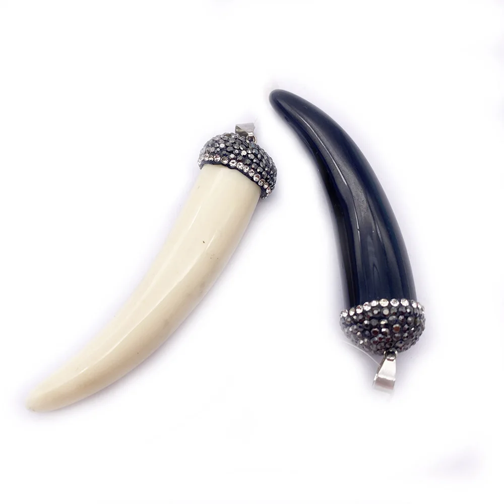 Подвеска из смолы в форме шипа с бриллиантами черного и белого перца ожерелье
