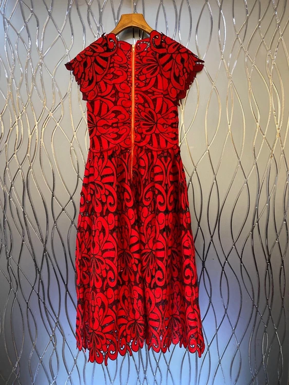 

2021 early spring new women's water-soluble embroidery flower hollow sleeveless slim long dress 104