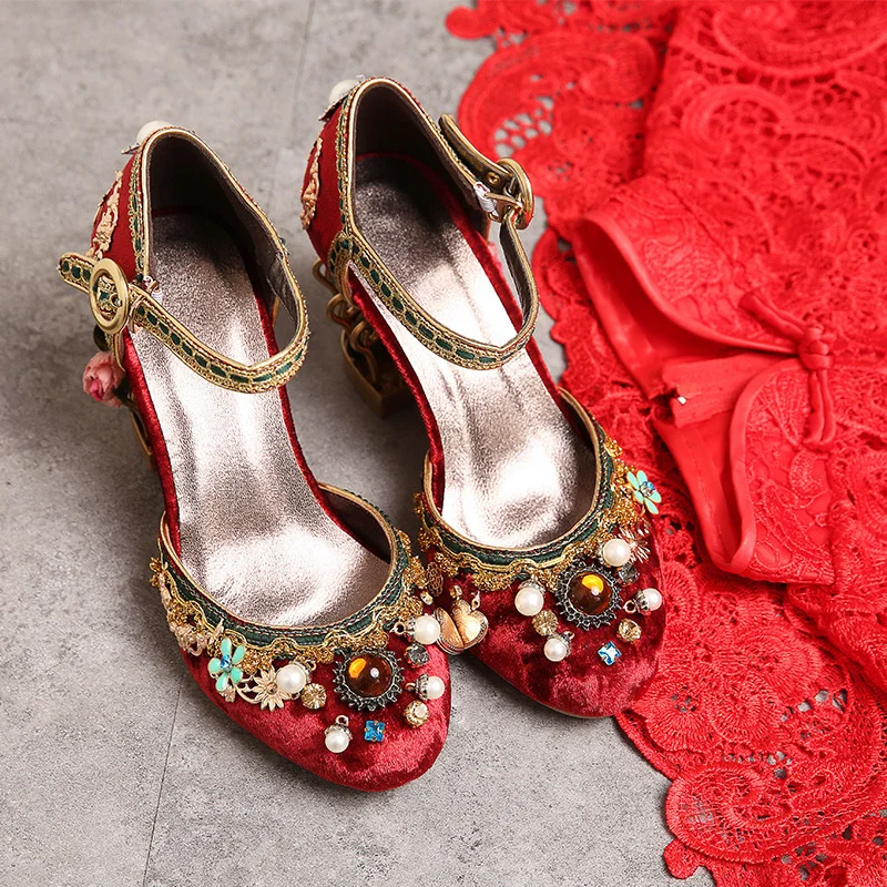 

Court Diamond Flower sandals red Chinese wedding shoes embroidered shoes thick heel high heel single shoes woman