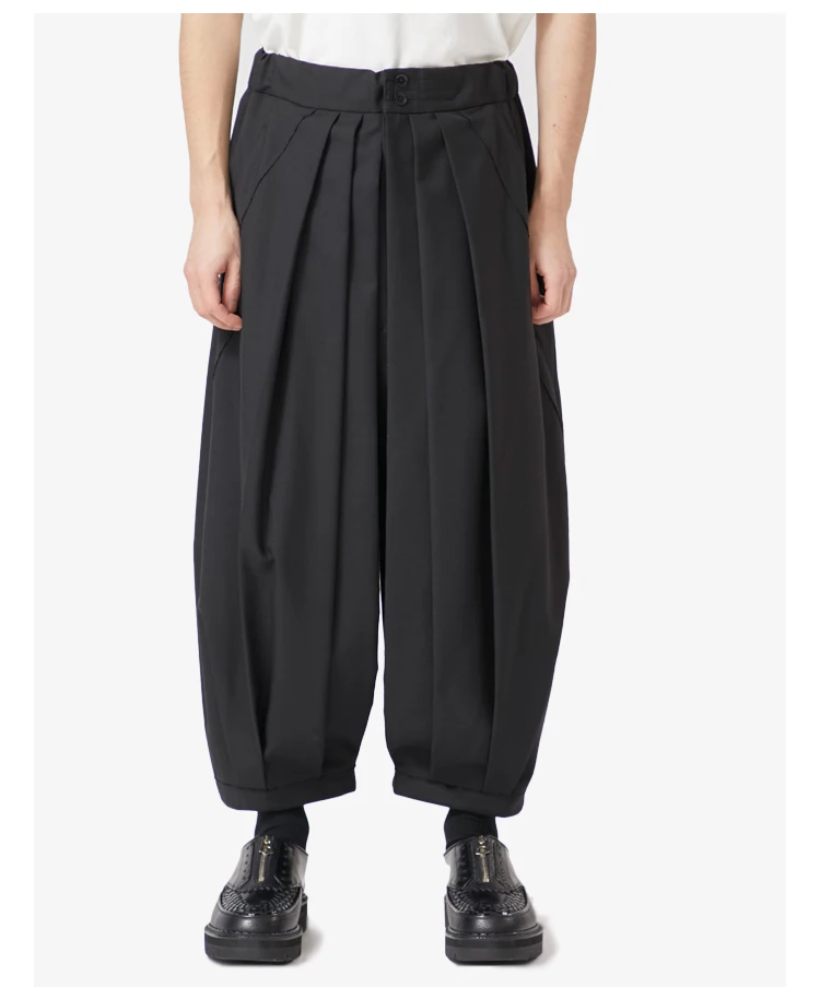 Черные плиссированные укороченные брюки собранные в японском стиле темные