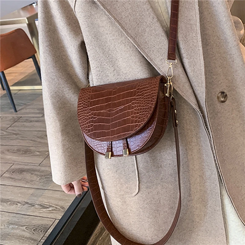 

New Vintage Crocodile Pattern Crossbody Bags For Women Fashion Semicircle Saddle Bags Solid Color Soft Leather Shoulder Bags