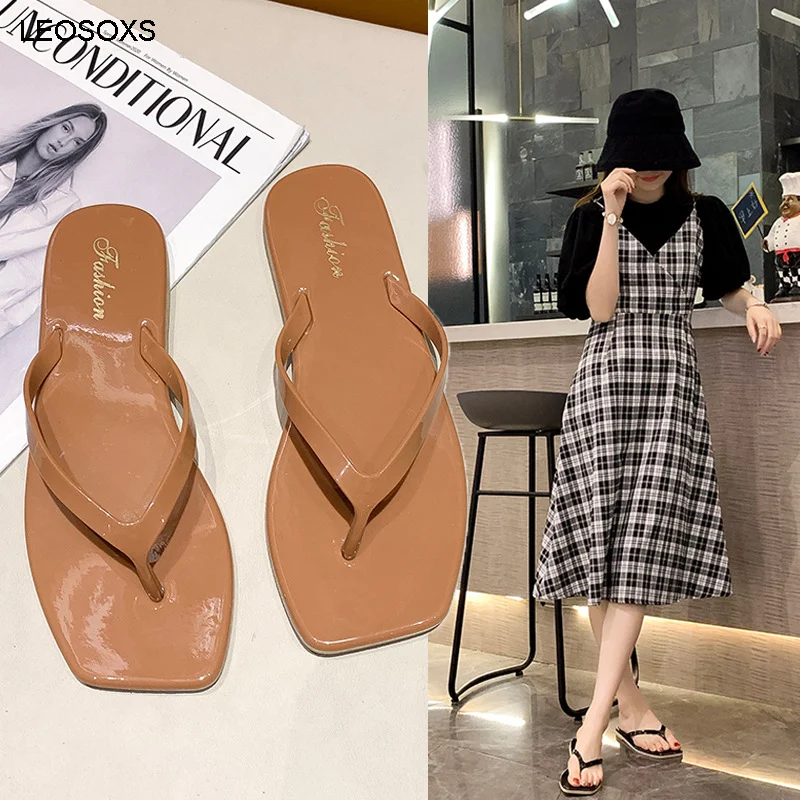 

2021 Summer New Flat Bottom Fashion Flip Flop Sandals Women's Solid Color Simple Wearing Casual Beach Slippers