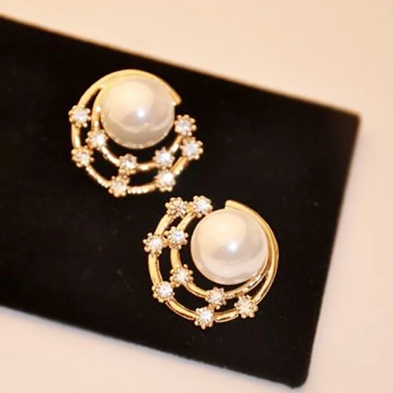 Женские золотые серьги гвоздики блестящие круглые с жемчугом и стразами 1 пара