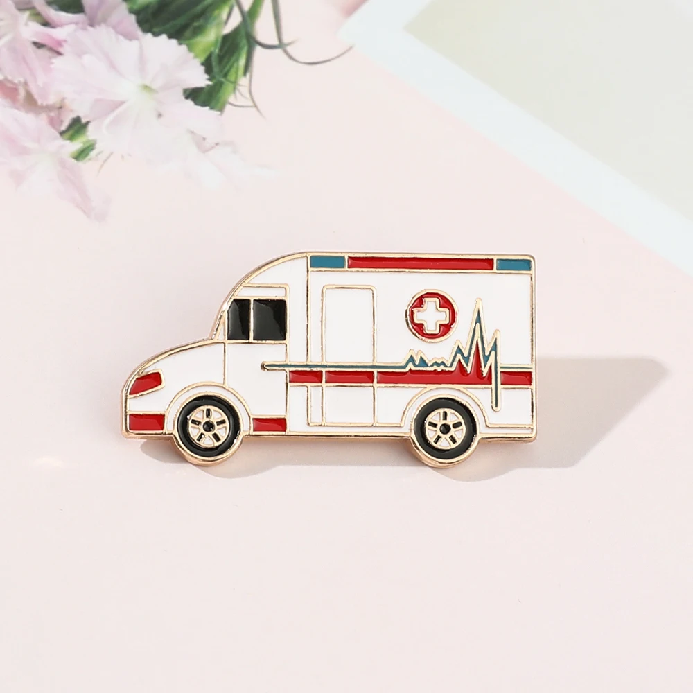 Мультяшная брошь в виде скорой помощи с красным крестом для врачей медсестер
