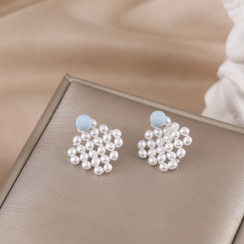 

South Korea's new pearl weave lovely small temperament women's earrings, small fashion gifts, 2020 new jewelry