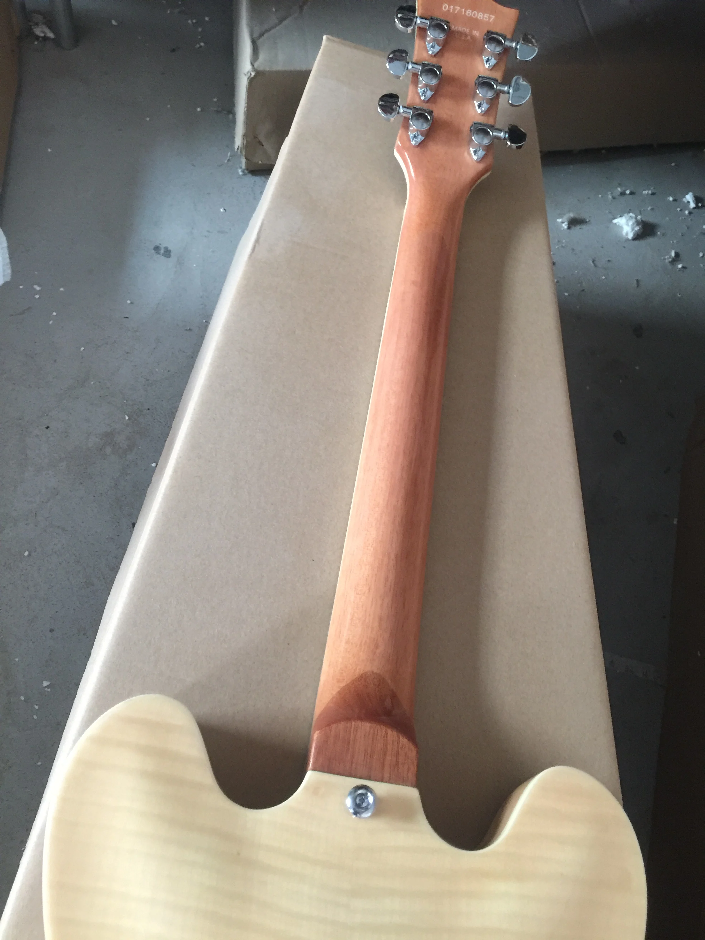 Envatio Gratis nueva llegada guitarra de jazz eléctrica personalizada de alta calidad guiar semi-hueco de jazz negro hai3