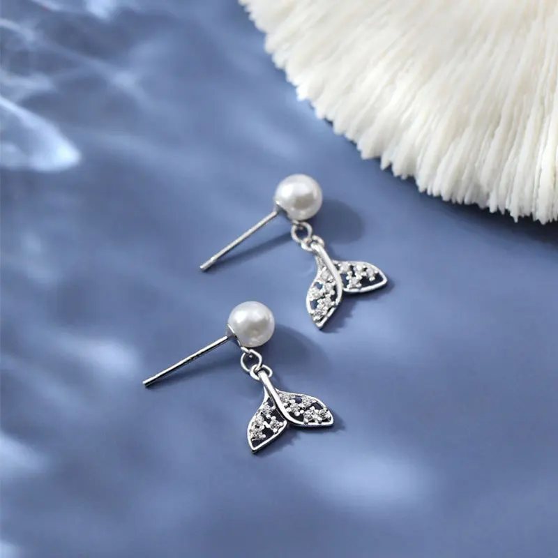 

Серьги-гвоздики женские из серебра 925 пробы с жемчугом и цирконом
