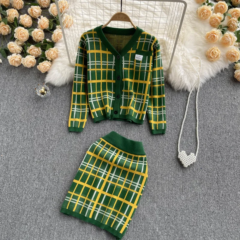 

Hong Kong-style retro suit female 2021 autumn and winter new high-end sweater temperament high waist bag hip skirt 2-piece set