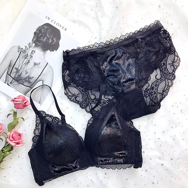 Комплект кружевного нижнего белья с бюстгальтером тонкой чашкой и