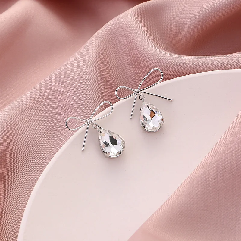 

2021 Trend Jewelry Korean Fashion Summer Fall Bowkont Zircon Earrings for Women Long Stud Clip on Earrings Gift Earring Drop