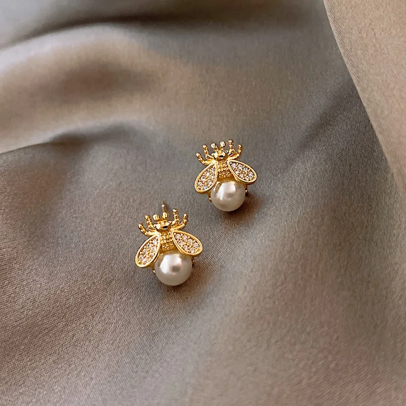 

CARLIDANA Vintage Simple Luxury Pearl Woman's Earrings Fashion Design Sense Bee Insect Earrings Korean Cute Women Sexy Jewelry