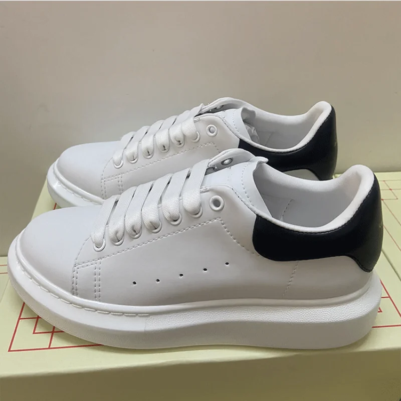 Женские кроссовки на шнуровке белые платформе Вулканизированная подошва