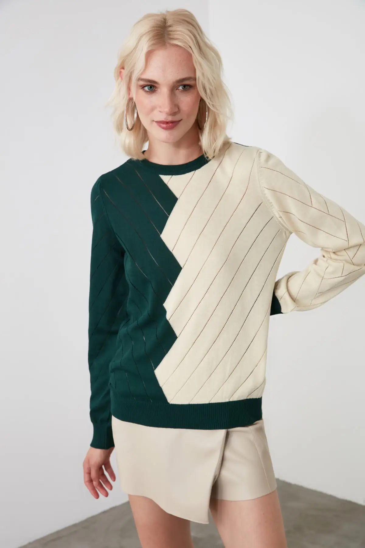 

Trendyol Black Bicycle Neck Knitwear Sweater TWOAW20GO0013
