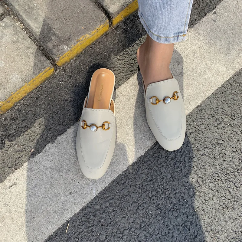Бренд molan Designers; Новинка года; роскошные женские кожаные шлепанцы без задника, украшенные жемчугом и металлической цепочкой, с вышивкой в виде красного сердца; Лоферы без задника; вьетнамки