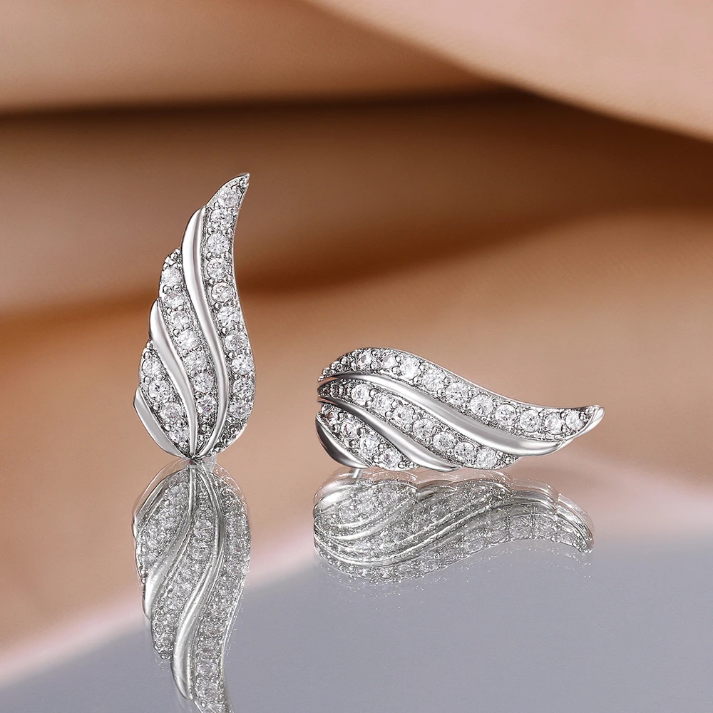 Женские серьги-гвоздики в форме крыла