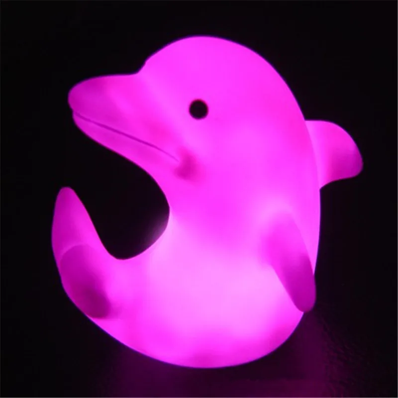 1 шт бутылка с водой младенца Мигает Плавающий дельфинами Детские автоматический