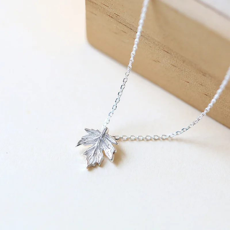 

Maple Leaf Necklace Simple Personality Clavicle Chain