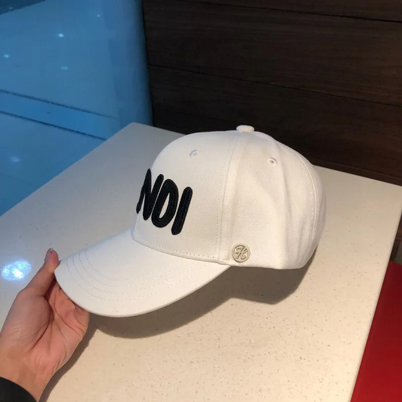 

2021 new baseball cap fashion versatile cap sunscreen embroidered cap men and women