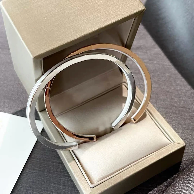 

Charm Fashion Jewelry Original Brand Titanium Steel Mouth Women's Bracelet Couple Gift