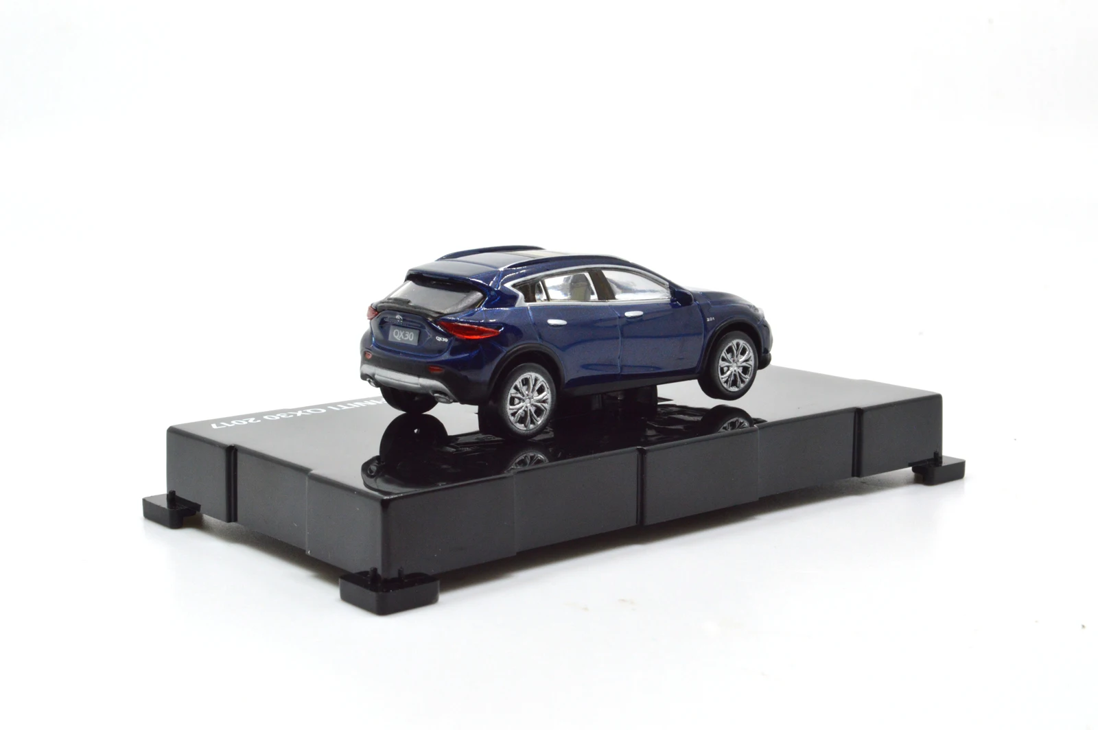Модель Paudi 1/64 1: 64 масштаб Infiniti QX30 синий литье под давлением Модель автомобиля игрушки подарки для мальчиков и девочек