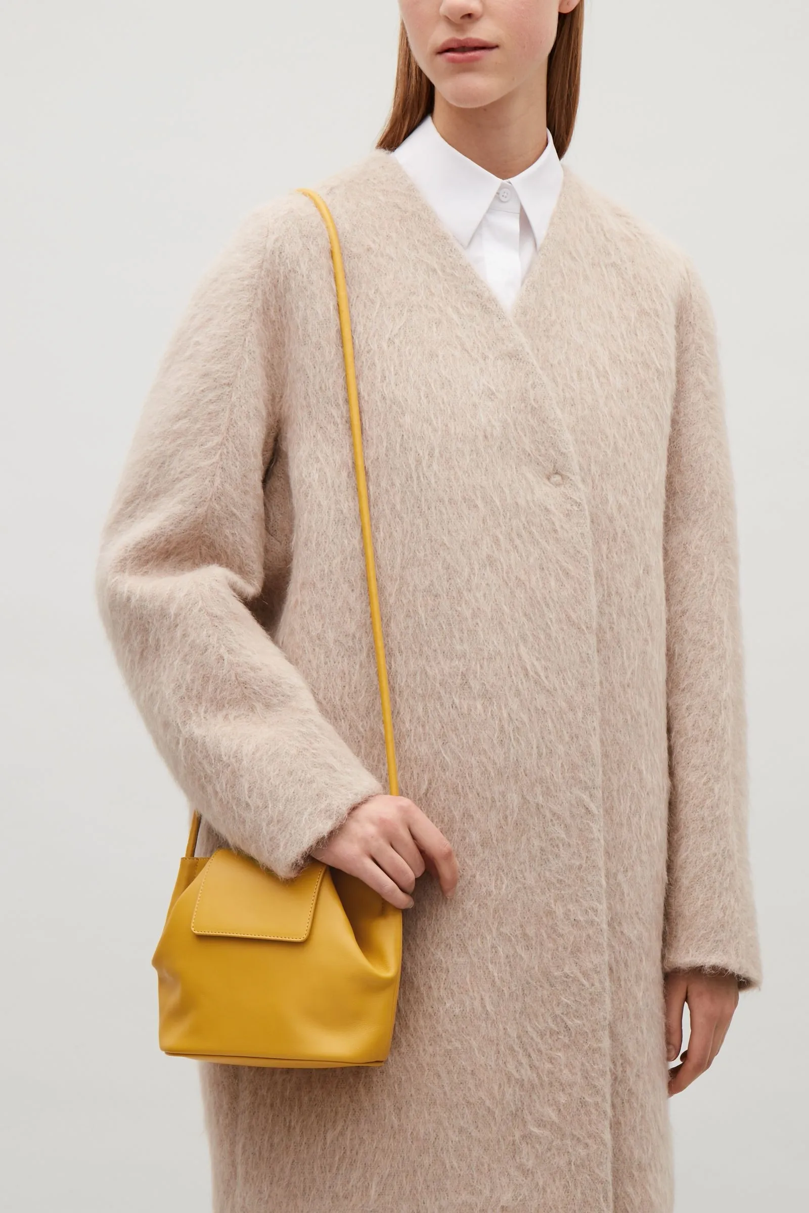 Женская кожаная небольшая сумка корзина Минималистичная индивидуальная Желтая