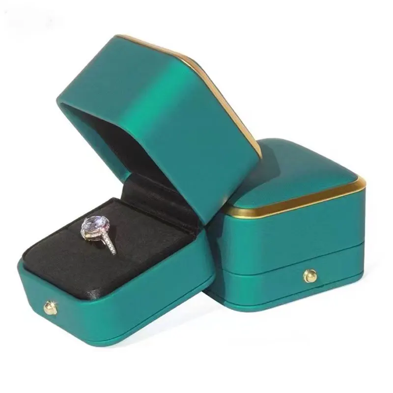

Women Decorative Lockable Jewelry Organizer White Leather Jewelry Box Jewelry Box