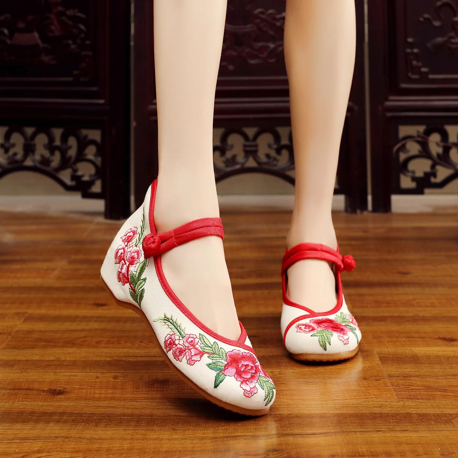 Туфли на танкетке Обувь с вышивкой 2019 новые женские Танцы элегантные туфли