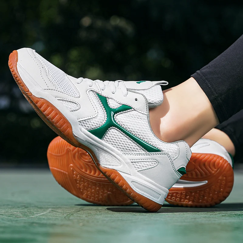 Cheap Unisex Sport Badminton Shoes Professional White Tennis Shoes For Men Mesh Breathable Outdoor Trainer Volleyball Shoes Men