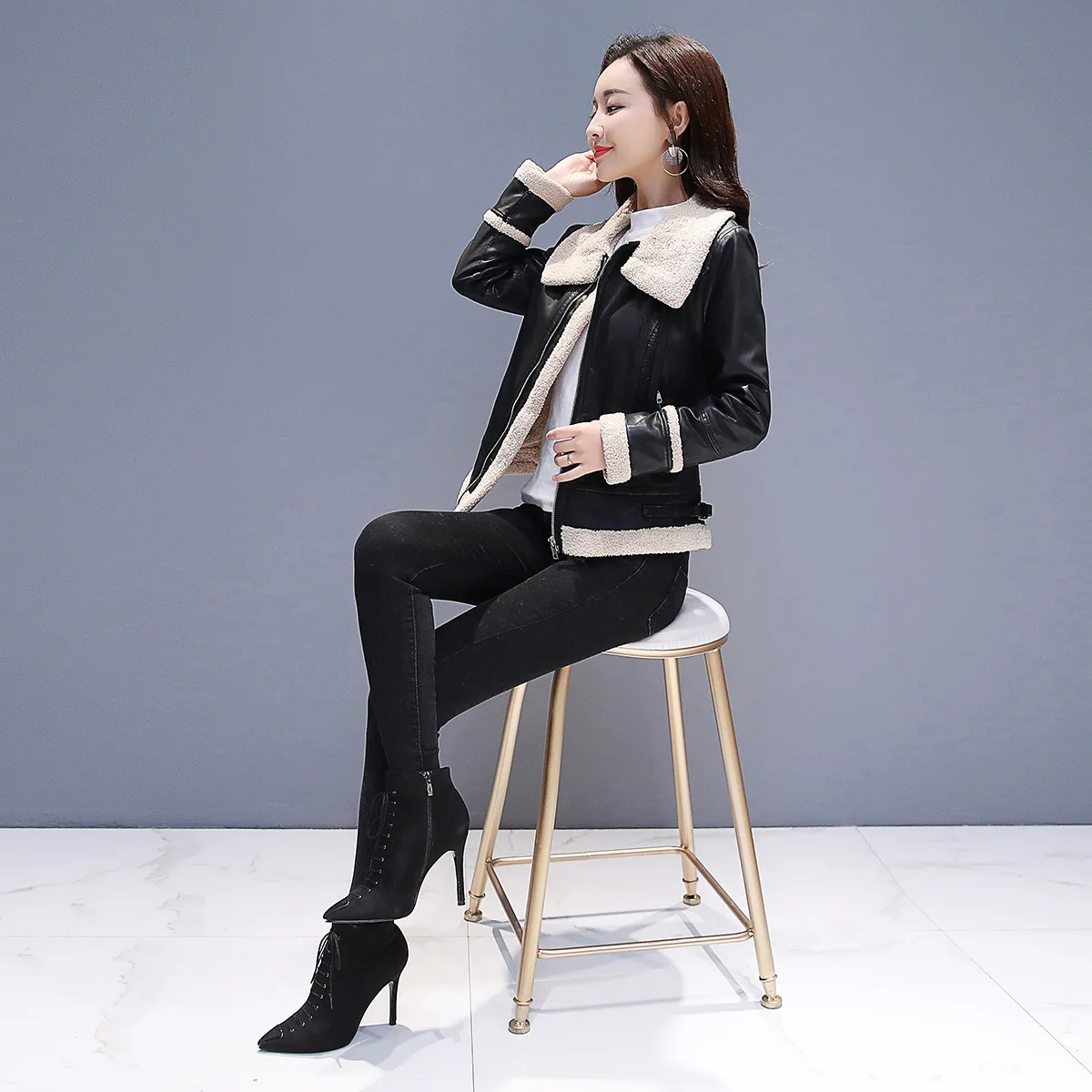 Женская короткая куртка из искусственной кожи плотная теплая локомотивная с