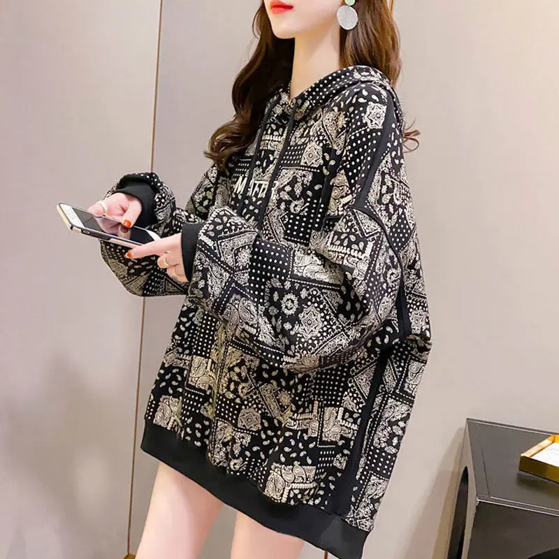 

Cashmere thickened hooded sweater women's loose 2020 new Korean autumn and winter mid length national style top coat