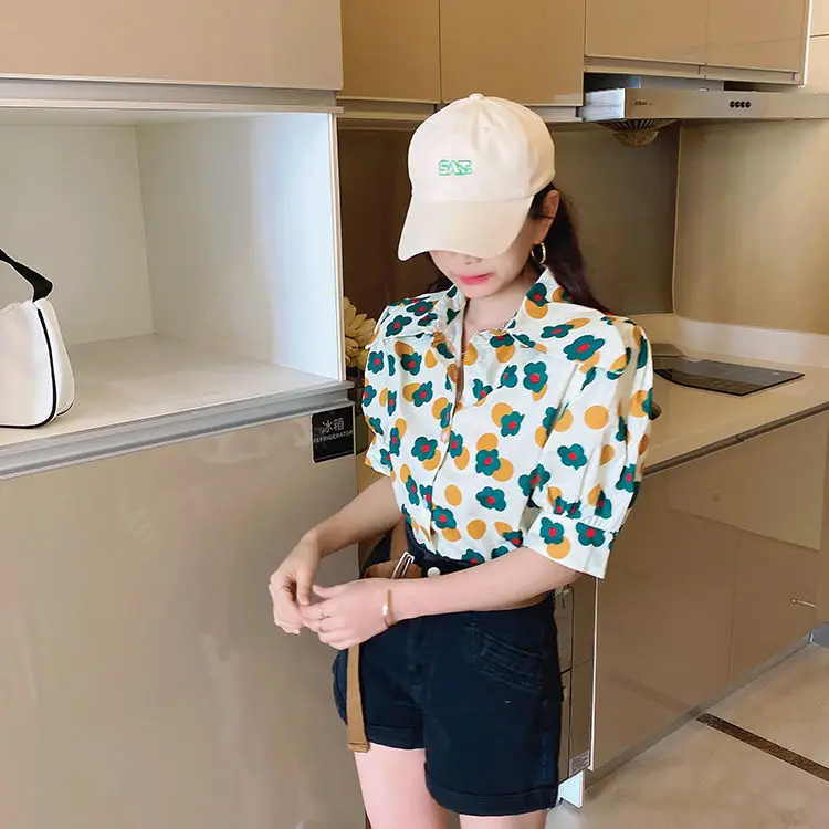 

2021 summer casual shirt, women's bubble sleeves are versatile, showing thin and ancient sense, floral cardigan short sleeves