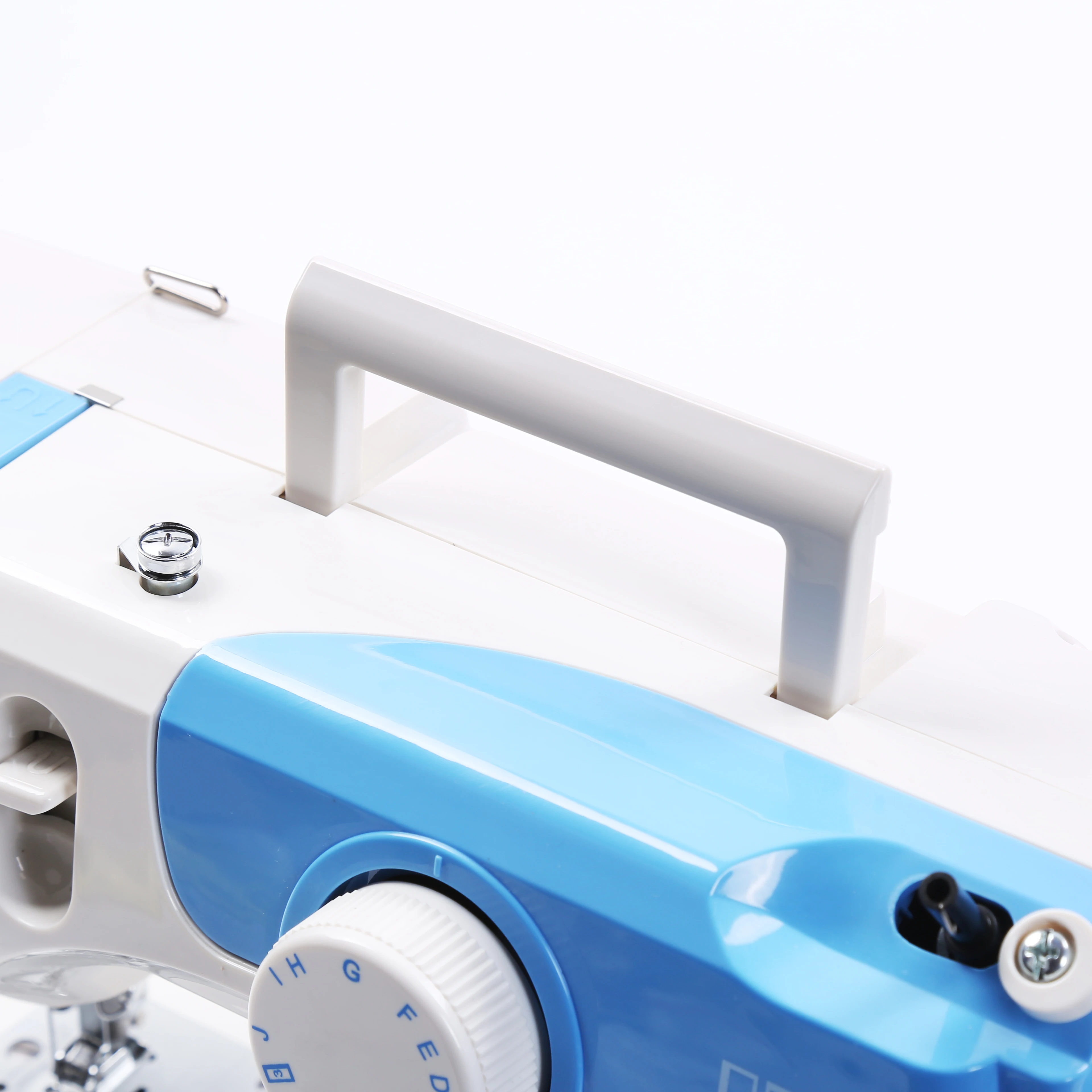BAI housewife hand-held electric sewing machine built-in 12 kinds of stitches foldable handle | Дом и сад