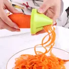 Пластиковый вращающийся измельчитель для картофеля, спиральный измельчитель, кухонный инструмент, ручная вращающаяся терка для моркови и фруктов