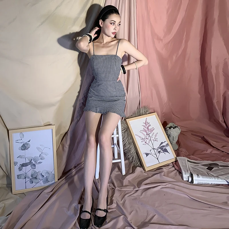 Женское винтажное мини-платье на бретелях черное/Белое клетчатое платье выше