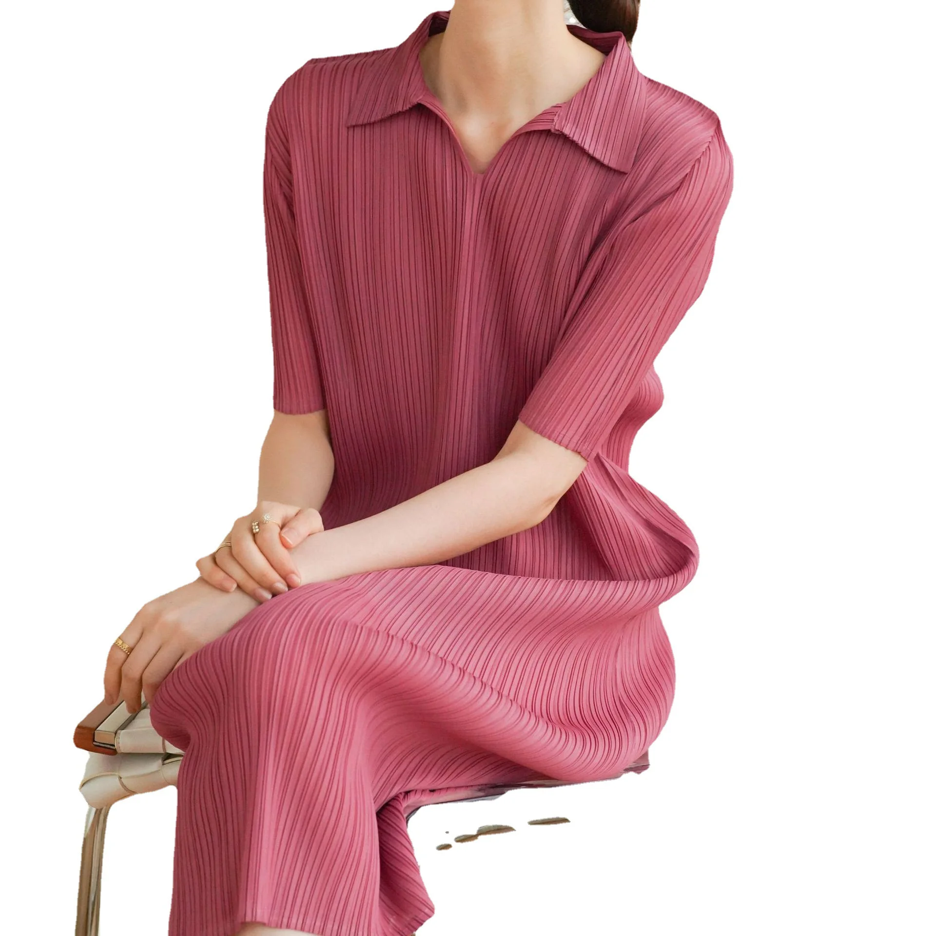 Женское платье со складками Changpleat летнее однотонное средней длины с коротким