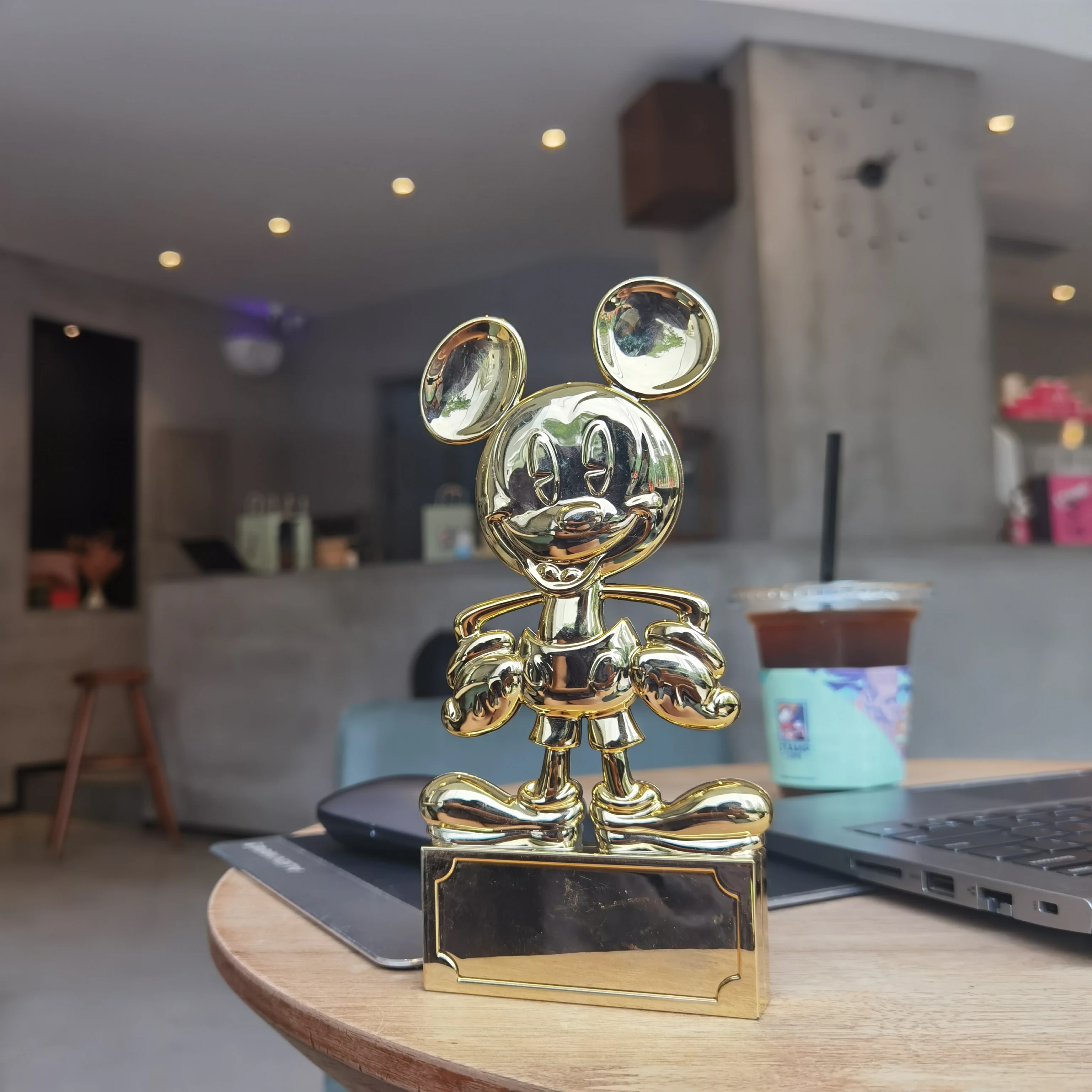 

Cartoon Mick Golden Plastic Fashion Trend Toy Vintage Light Decoration Art Action Figure Model Doll Home Shop Decorate Gift