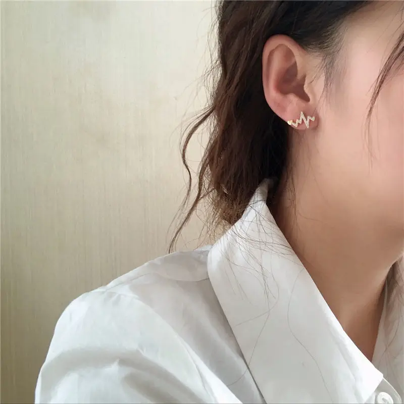

2021 new creative heartbeat stud Earrings Fashion Korean women's jewelry European and American classic zircon versatile Earrings